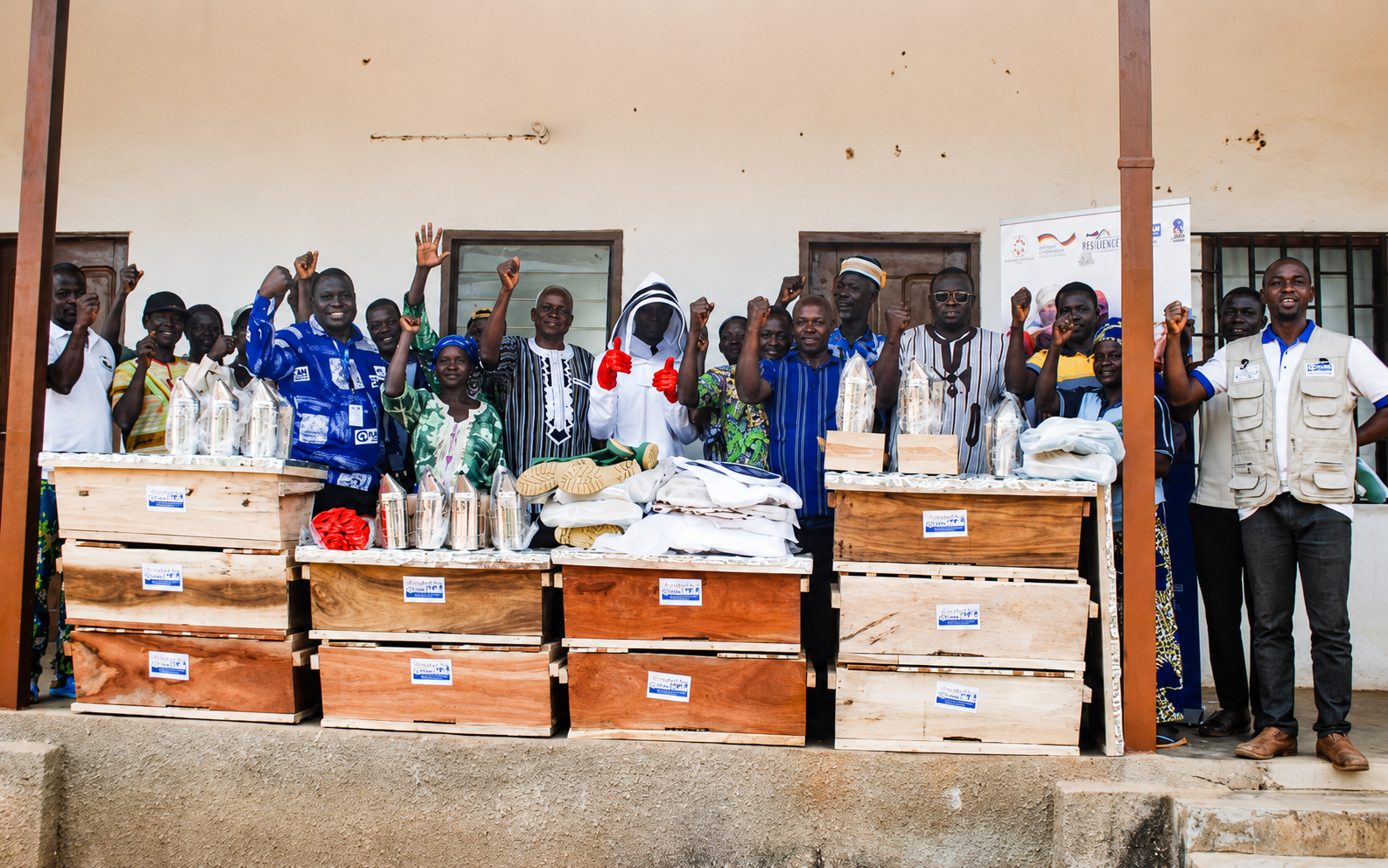 Kpinzindé : dix producteurs de miel reçoivent des kits d’apiculture